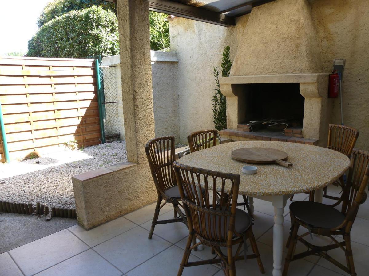 Rez De Jardin Au Calme Et Proche Mer มองเดอลิเยอลานาปูล ภายนอก รูปภาพ