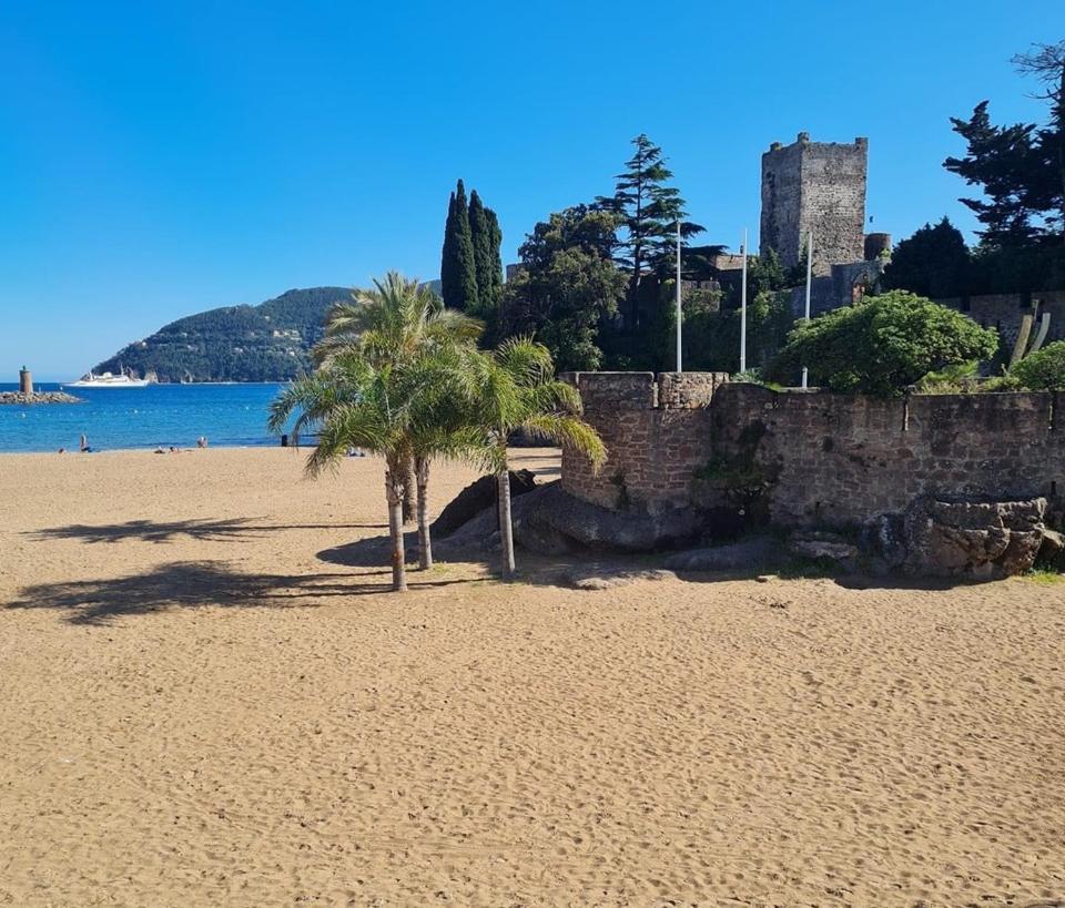 Rez De Jardin Au Calme Et Proche Mer มองเดอลิเยอลานาปูล ภายนอก รูปภาพ