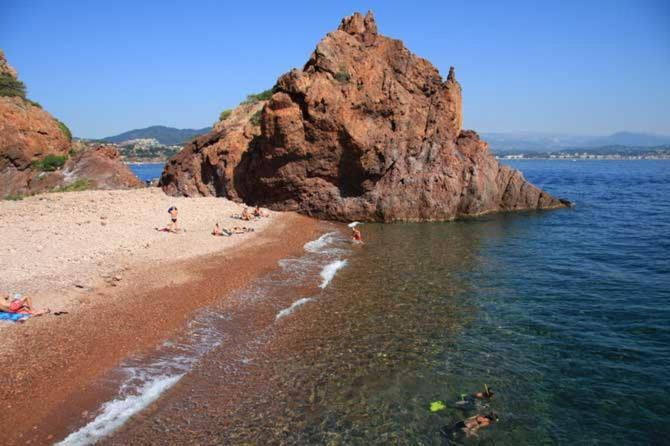 Rez De Jardin Au Calme Et Proche Mer มองเดอลิเยอลานาปูล ภายนอก รูปภาพ